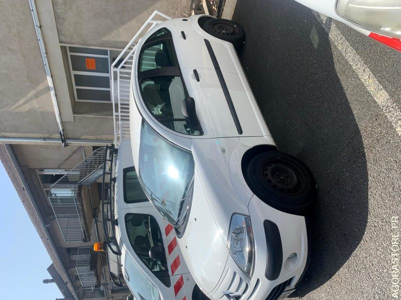 Citroen C 3 Phase 2 1.4 i GNV 75 cv - Xe hơi: hình 2 Citroen C 3 Phase 2 1.4 i GNV 75 cv - Xe hơi: hình 2