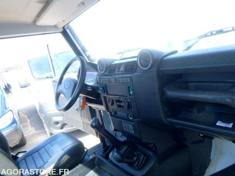 DEFENDER -Land Rover - 131930km - 122ch - SUV: hình 4 DEFENDER -Land Rover - 131930km - 122ch - SUV: hình 4
