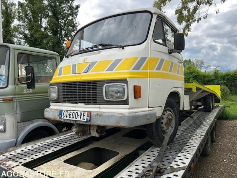 DEPANNEUSE DAIMLER 1973 155200 KM - Xe tải kéo: hình 1 DEPANNEUSE DAIMLER 1973 155200 KM - Xe tải kéo: hình 1