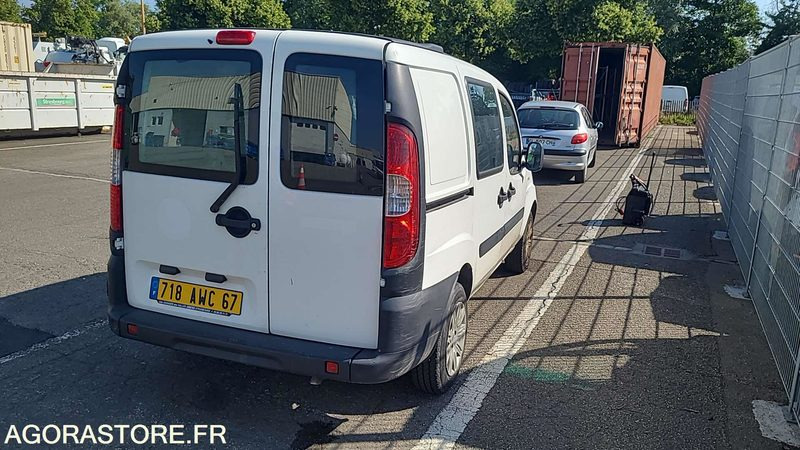 FIAT DOBLO CARGO - 2007 - 98427KM - 718 AWC 67 - Xe van nhỏ gọn: hình 3 FIAT DOBLO CARGO - 2007 - 98427KM - 718 AWC 67 - Xe van nhỏ gọn: hình 3