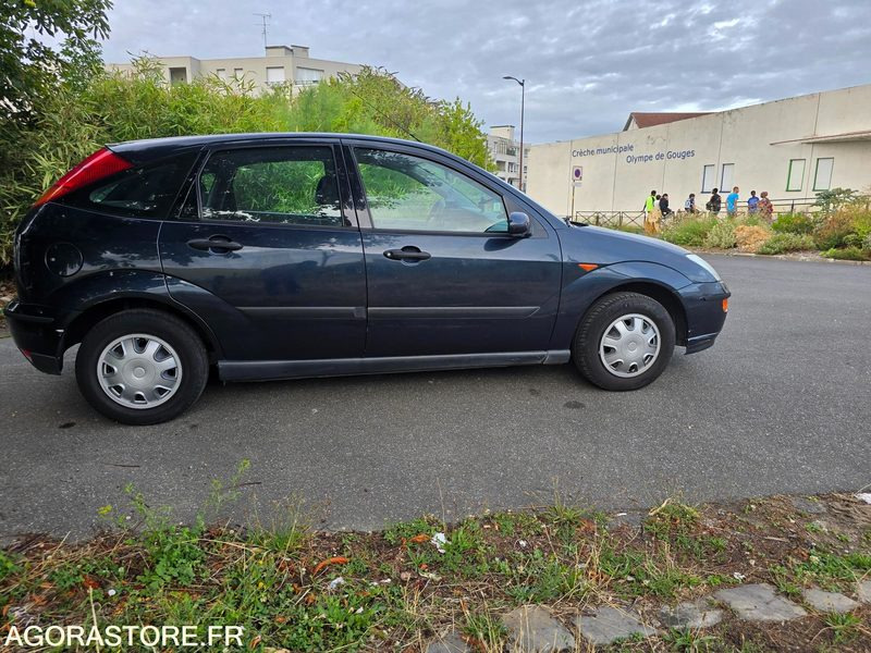 FORD FOCUS 1.6 - ESSENCE - 158 000 KM - Xe hơi: hình 5 FORD FOCUS 1.6 - ESSENCE - 158 000 KM - Xe hơi: hình 5