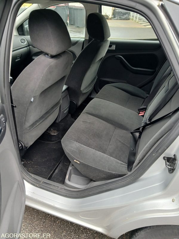 FORD FOCUS 1.8 ESSENCE - 2006 - 135 225 km - Xe hơi: hình 5 FORD FOCUS 1.8 ESSENCE - 2006 - 135 225 km - Xe hơi: hình 5