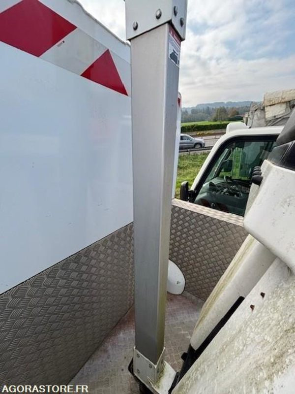 FOURGON NACELLE RENAULT MASTER ET NACELLE VERSALIFT 11.3 M 2019 110329 KM - Nền bục trên không gắn trên xe tải: hình 3 FOURGON NACELLE RENAULT MASTER ET NACELLE VERSALIFT 11.3 M 2019 110329 KM - Nền bục trên không gắn trên xe tải: hình 3