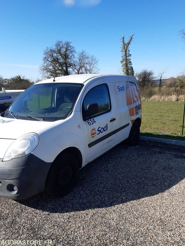 FOURGONETTE KANGOO RENAULT - 2012 / 350 000 KM - Xe van nhỏ gọn: hình 2 FOURGONETTE KANGOO RENAULT - 2012 / 350 000 KM - Xe van nhỏ gọn: hình 2