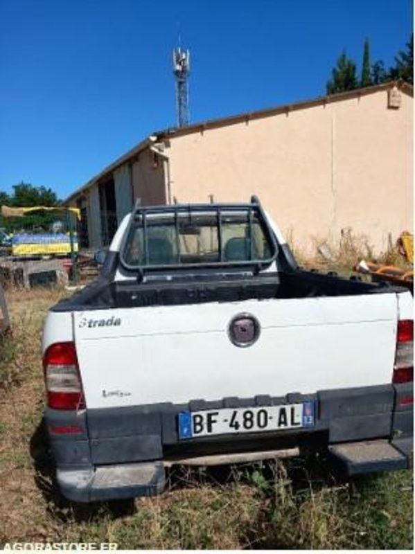 Fiat Strada 94607 kms 2010 - Xe bán tải: hình 2 Fiat Strada 94607 kms 2010 - Xe bán tải: hình 2