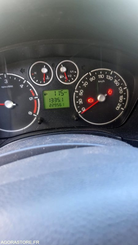 Ford transit connect 1.8 tdci - 229869 kms - 2012 - Xe van nhỏ gọn: hình 5 Ford transit connect 1.8 tdci - 229869 kms - 2012 - Xe van nhỏ gọn: hình 5