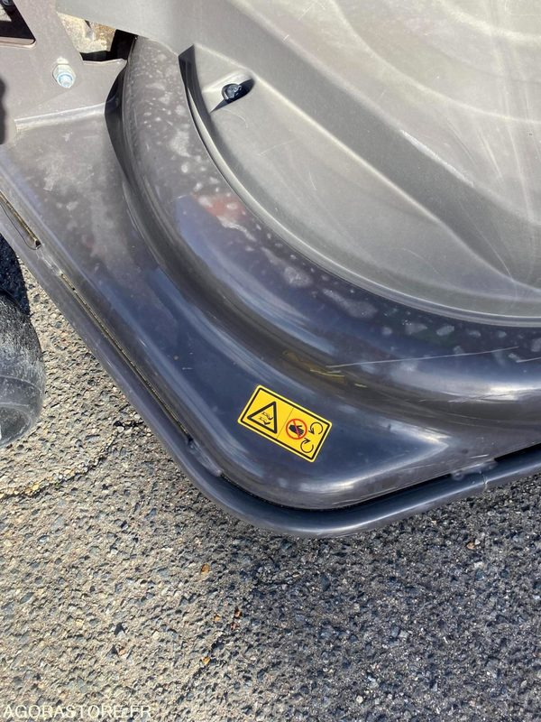 Husqvarna RC320TS 4x4 - Máy cắt cỏ vườn: hình 4 Husqvarna RC320TS 4x4 - Máy cắt cỏ vườn: hình 4