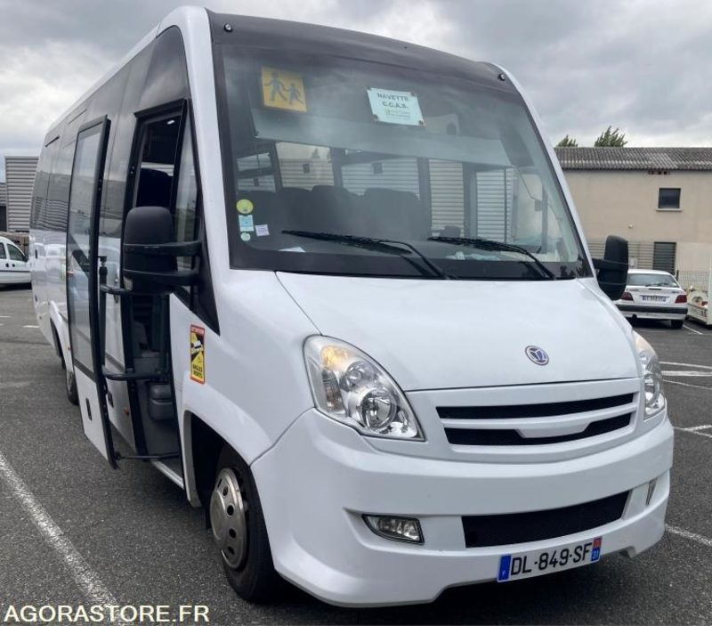 IVECO 70C17 DIETRICH CAREBUS - 2014 - 41295 KM - Xe bus mini, Xe van chở khách: hình 2 IVECO 70C17 DIETRICH CAREBUS - 2014 - 41295 KM - Xe bus mini, Xe van chở khách: hình 2