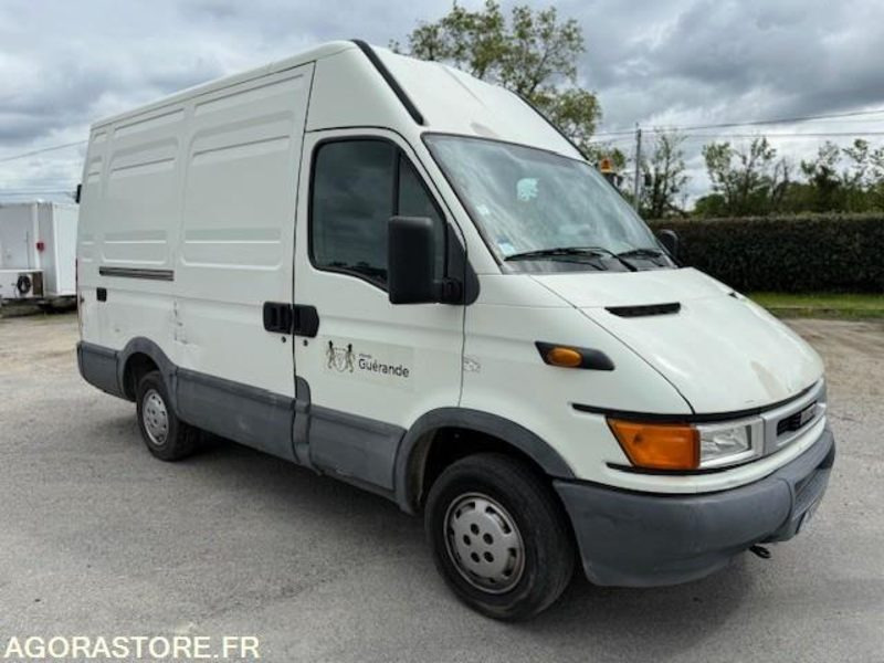 IVECO DAILY - 2003 - 173808KMS - Xe van chở hàng: hình 5 IVECO DAILY - 2003 - 173808KMS - Xe van chở hàng: hình 5