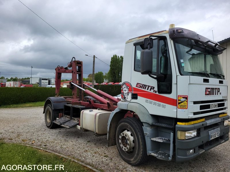 Iveco 190E24 polybenne sans benne - Xe tải nâng móc, Xe cẩu tự hành: hình 2 Iveco 190E24 polybenne sans benne - Xe tải nâng móc, Xe cẩu tự hành: hình 2