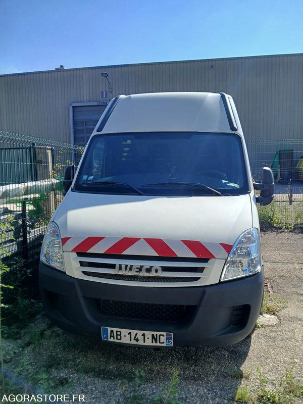 Iveco AB-141-NC - Xe quét đường: hình 1 Iveco AB-141-NC - Xe quét đường: hình 1