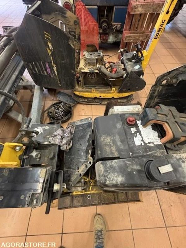 LOT DE 2 PLAQUES BOMAG BPR 60/65D/E ET BPR45/55D 2019 ET 2022 - Đĩa rung: hình 3 LOT DE 2 PLAQUES BOMAG BPR 60/65D/E ET BPR45/55D 2019 ET 2022 - Đĩa rung: hình 3