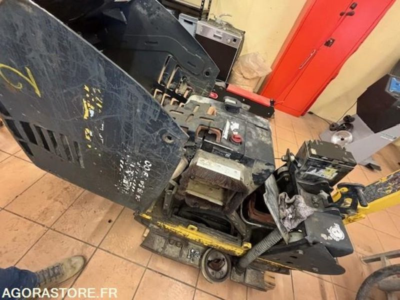 LOT DE 2 PLAQUES BOMAG BPR 60/65D/E ET BPR45/55D 2019 ET 2022 - Đĩa rung: hình 4 LOT DE 2 PLAQUES BOMAG BPR 60/65D/E ET BPR45/55D 2019 ET 2022 - Đĩa rung: hình 4