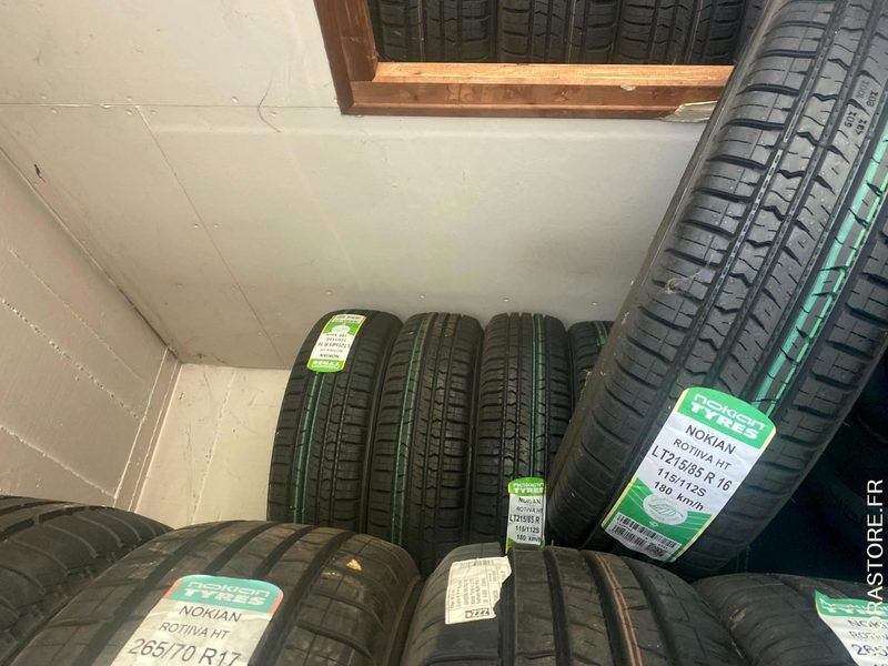 LOT DE 20 PNEUS ETE NOKIAN ROTIIVA HT LT 215/85R16 115/112S DOT 2019 (T429320) - Lốp: hình 3 LOT DE 20 PNEUS ETE NOKIAN ROTIIVA HT LT 215/85R16 115/112S DOT 2019 (T429320) - Lốp: hình 3