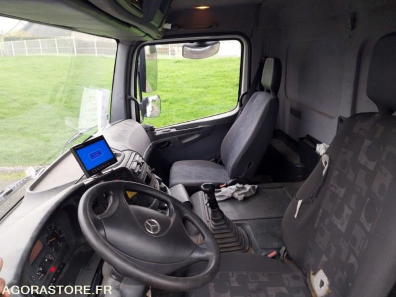 MERCEDES AXOR 1828N - 2002 / 578 610 KM - Xe tải khung gầm: hình 4 MERCEDES AXOR 1828N - 2002 / 578 610 KM - Xe tải khung gầm: hình 4