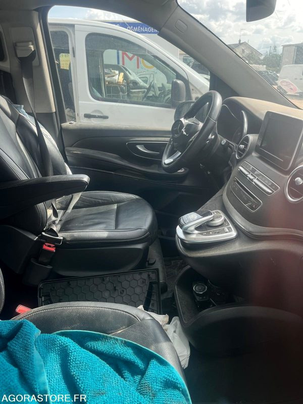 MERCEDES CLASSE V 250cdi 4 MATIC - 2017 / 44100 KM - Xe hơi: hình 5 MERCEDES CLASSE V 250cdi 4 MATIC - 2017 / 44100 KM - Xe hơi: hình 5