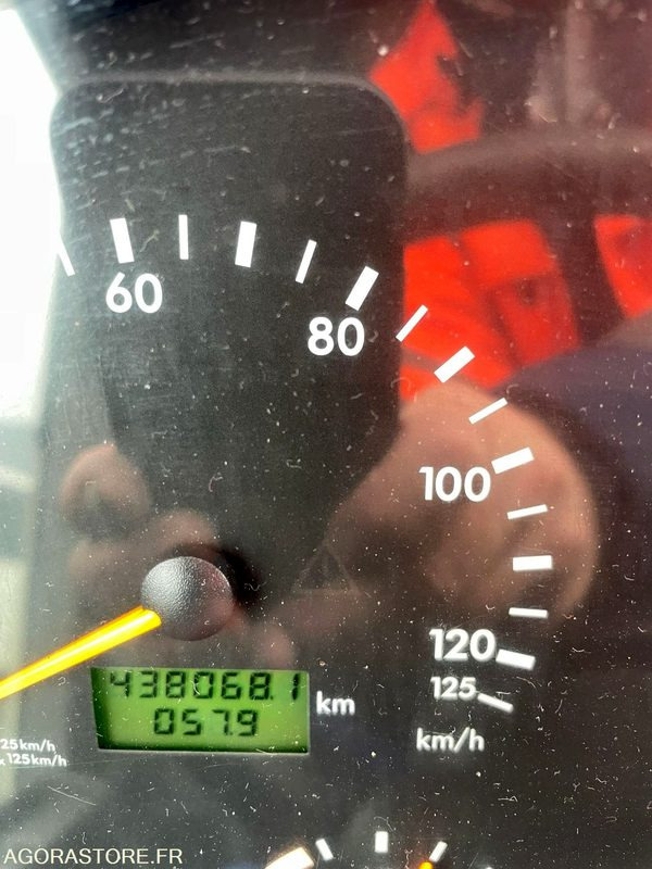 MERCEDES INTOURO N°093355 - Xe buýt trường học: hình 4 MERCEDES INTOURO N°093355 - Xe buýt trường học: hình 4