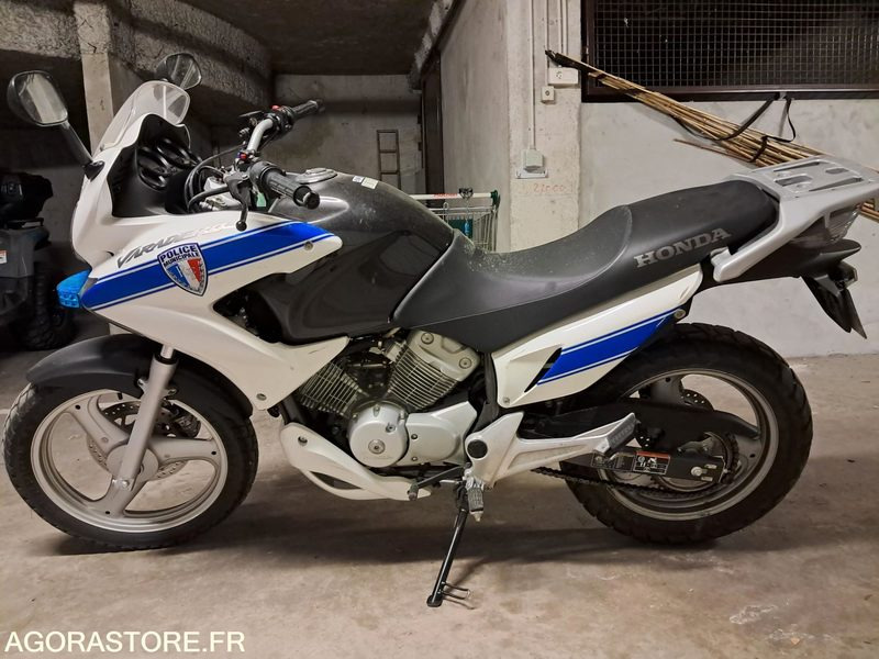 MOTO HONDA VARADERO 125 - POLICE MUNICIPALE - Xe máy: hình 1 MOTO HONDA VARADERO 125 - POLICE MUNICIPALE - Xe máy: hình 1