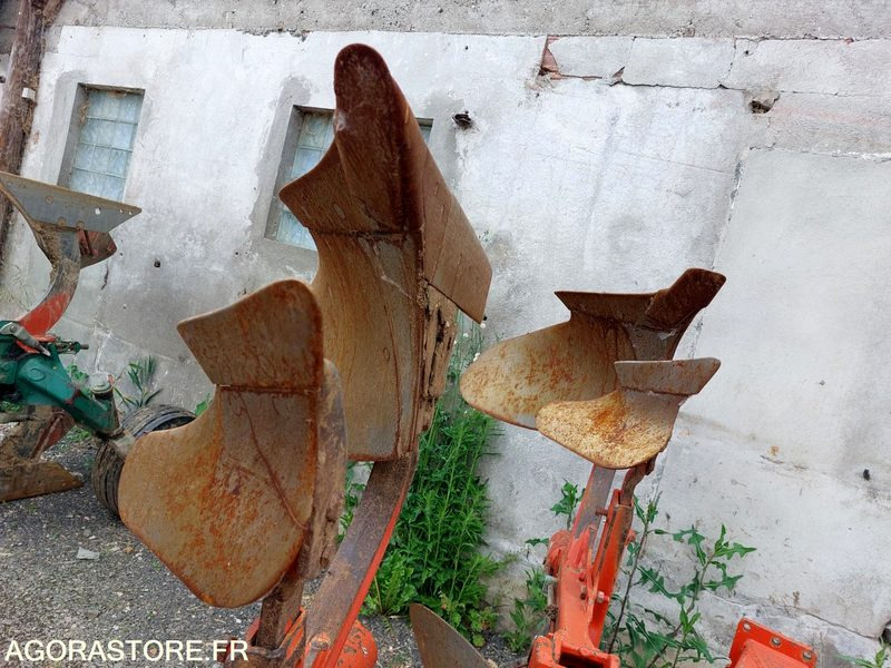 Charrue 4 corps Kuhn Master 121 - Máy móc nông nghiệp: hình 4 Charrue 4 corps Kuhn Master 121 - Máy móc nông nghiệp: hình 4