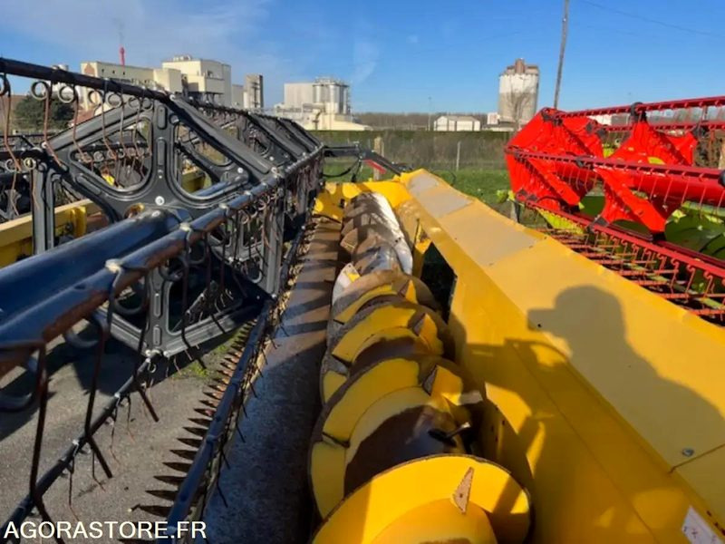 Máy móc nông nghiệp MOISSONNEUSE BATTEUSE NEW HOLLAND CR 8.80 - 2017 / 1847 HEURES: hình 16 Máy móc nông nghiệp MOISSONNEUSE BATTEUSE NEW HOLLAND CR 8.80 - 2017 / 1847 HEURES: hình 16