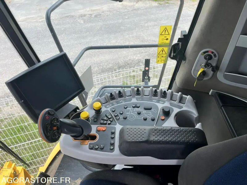 Máy móc nông nghiệp MOISSONNEUSE BATTEUSE NEW HOLLAND CR 8.80 - 2017 / 1847 HEURES: hình 9 Máy móc nông nghiệp MOISSONNEUSE BATTEUSE NEW HOLLAND CR 8.80 - 2017 / 1847 HEURES: hình 9