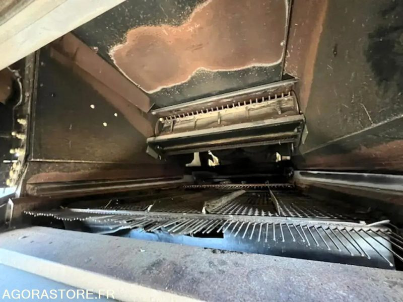 Máy móc nông nghiệp MOISSONNEUSE BATTEUSE NEW HOLLAND CR 8.80 - 2017 / 1847 HEURES: hình 26 Máy móc nông nghiệp MOISSONNEUSE BATTEUSE NEW HOLLAND CR 8.80 - 2017 / 1847 HEURES: hình 26