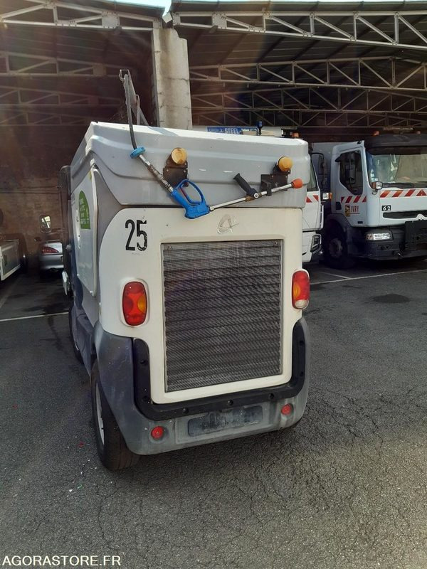 Mini laveuse Mathieu M10 - Xe tải tiện ích điện: hình 4 Mini laveuse Mathieu M10 - Xe tải tiện ích điện: hình 4