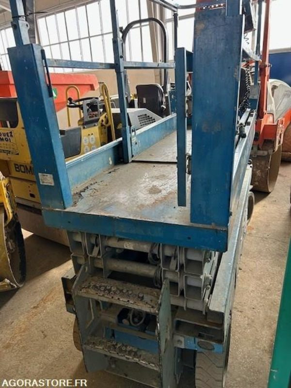 NACELLE CISEAUX GENIE GS-2032 423 HRS 2006 - Máy nâng người hình kéo: hình 1 NACELLE CISEAUX GENIE GS-2032 423 HRS 2006 - Máy nâng người hình kéo: hình 1