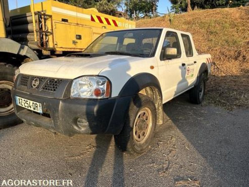 NISSAN KING-CAB - 2010 - 218034km - AZ254QR - Xe bán tải: hình 2 NISSAN KING-CAB - 2010 - 218034km - AZ254QR - Xe bán tải: hình 2