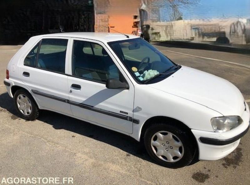 PEUGEOT 106 FINITION ZEN ESSENCE - Xe hơi: hình 2 PEUGEOT 106 FINITION ZEN ESSENCE - Xe hơi: hình 2