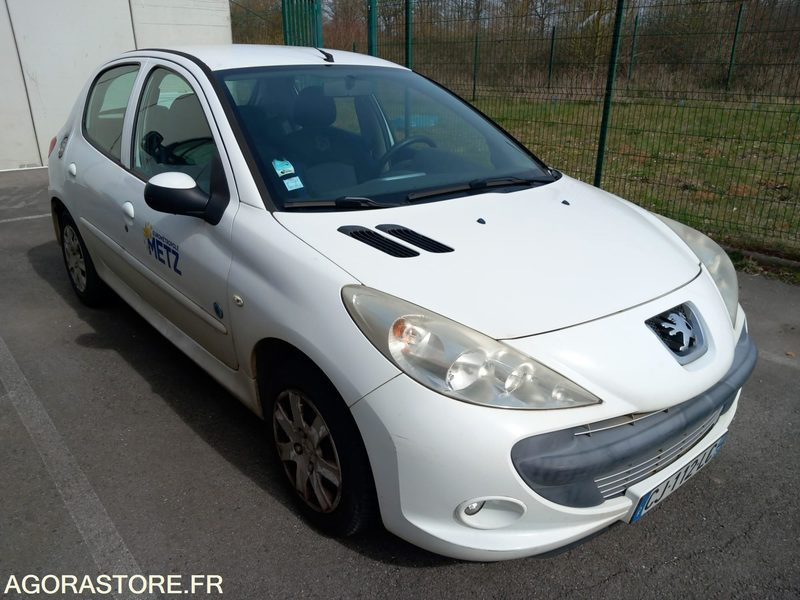 PEUGEOT 206+ 1.4i 73 cv - bon état - 93 000 km - SANS CT - CJ-112- LC - Xe hơi: hình 2 PEUGEOT 206+ 1.4i 73 cv - bon état - 93 000 km - SANS CT - CJ-112- LC - Xe hơi: hình 2