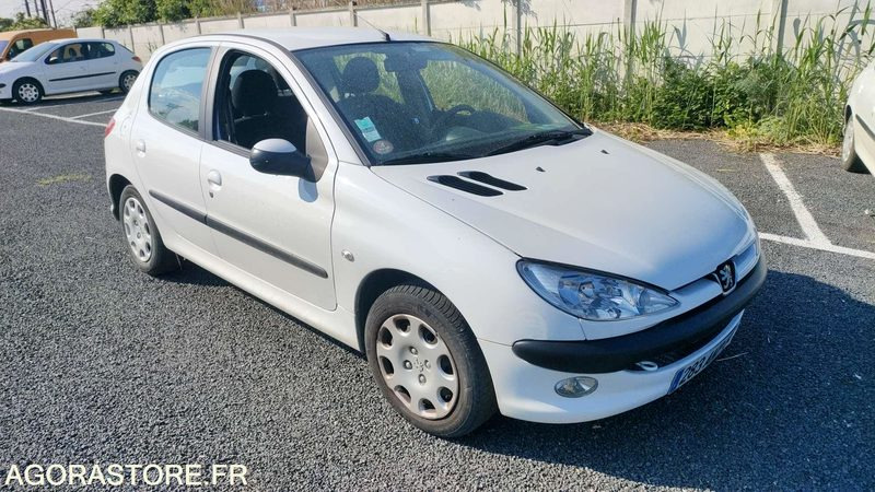 PEUGEOT 206 - 2005 - 142538kms - Xe hơi: hình 1 PEUGEOT 206 - 2005 - 142538kms - Xe hơi: hình 1