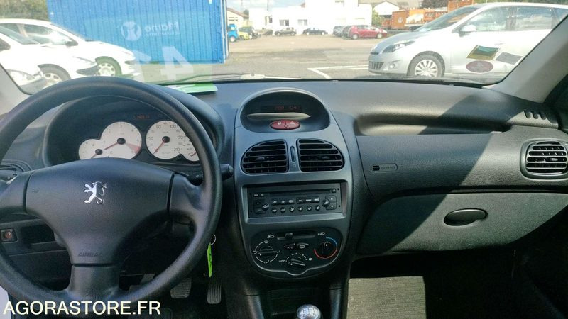PEUGEOT 206 - 2005 - 142613kms - Xe hơi: hình 5 PEUGEOT 206 - 2005 - 142613kms - Xe hơi: hình 5