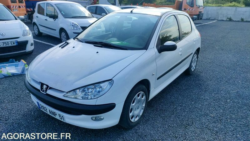 PEUGEOT 206 - 2005 -175624kms - Xe hơi: hình 2 PEUGEOT 206 - 2005 -175624kms - Xe hơi: hình 2