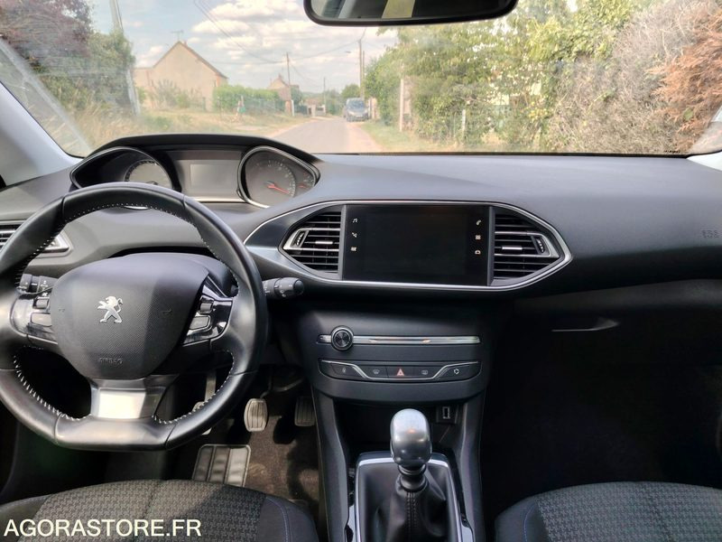 PEUGEOT 308 SW 1.2i PURETECH - 2019 - 68 590 KM - Xe hơi: hình 5 PEUGEOT 308 SW 1.2i PURETECH - 2019 - 68 590 KM - Xe hơi: hình 5