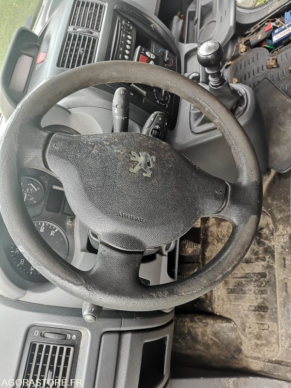 PEUGEOT FRIGORIFIQUE - Xe van đông lạnh: hình 4 PEUGEOT FRIGORIFIQUE - Xe van đông lạnh: hình 4