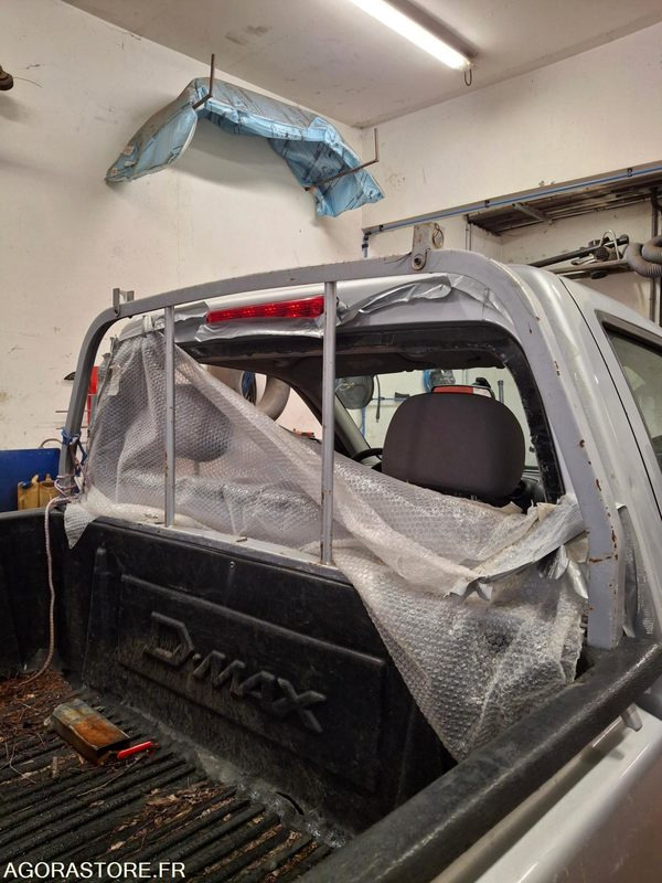 PICK UP D MAX ISUZU - Xe bán tải: hình 5 PICK UP D MAX ISUZU - Xe bán tải: hình 5