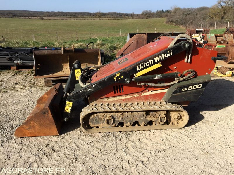 PORTE OUTILS à chenilles DITCH WITCH SK500 - Máy xúc lật: hình 2 PORTE OUTILS à chenilles DITCH WITCH SK500 - Máy xúc lật: hình 2