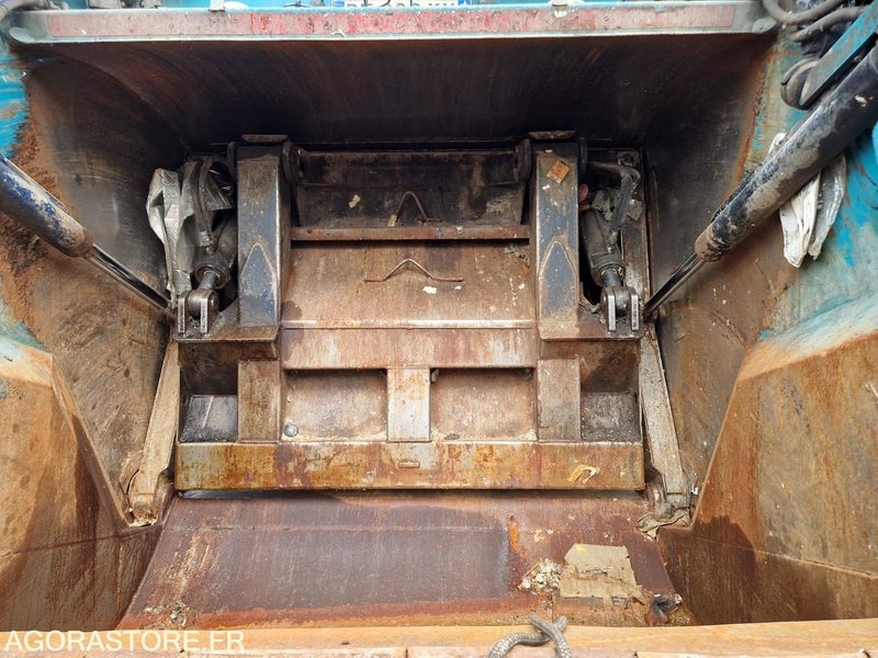 *PORTEUR BOM 26T VOLVO GEESINK - 2014 - - Xe tải chở rác: hình 4 *PORTEUR BOM 26T VOLVO GEESINK - 2014 - - Xe tải chở rác: hình 4
