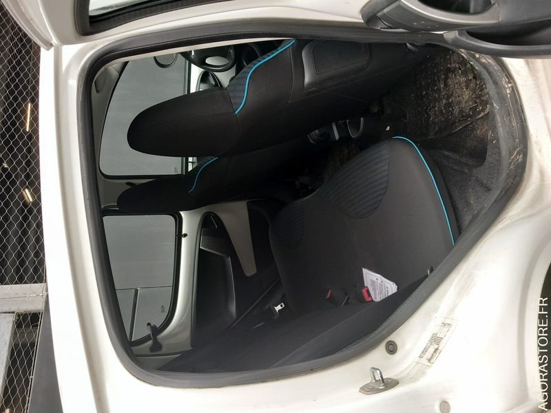 Peugeot 107 5 portes 1.0 i 12V 68 cv - 79300 km - sans CT- DE-042-HE - Xe hơi: hình 5 Peugeot 107 5 portes 1.0 i 12V 68 cv - 79300 km - sans CT- DE-042-HE - Xe hơi: hình 5