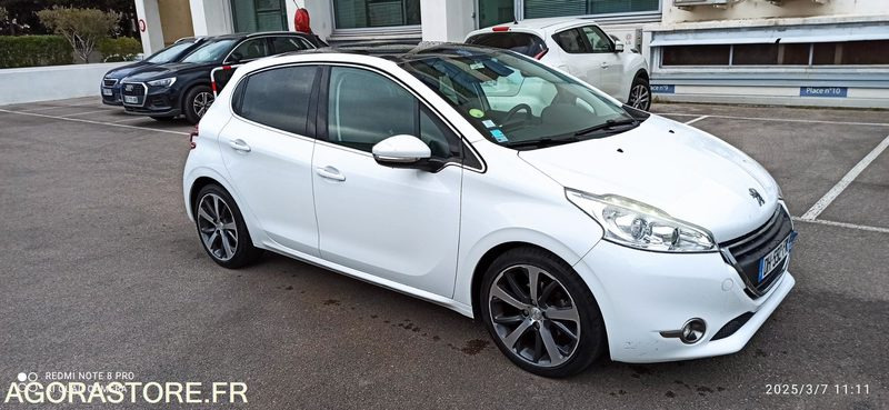 Peugeot 208 1.6 hdi 90 féline bvm5 - Xe hơi: hình 1 Peugeot 208 1.6 hdi 90 féline bvm5 - Xe hơi: hình 1