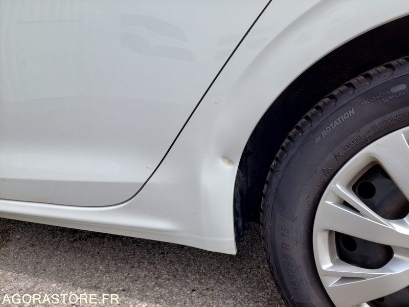Peugeot 208 - 2018 - 111 261 kms- FB713AZ-ESSENCE - Xe hơi: hình 4 Peugeot 208 - 2018 - 111 261 kms- FB713AZ-ESSENCE - Xe hơi: hình 4