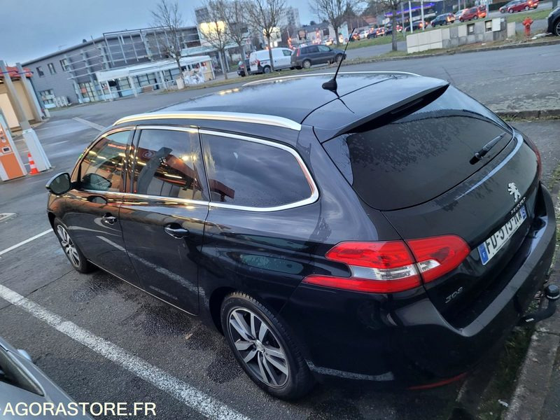 Peugeot 308SW 2019 215.000km - Xe hơi: hình 3 Peugeot 308SW 2019 215.000km - Xe hơi: hình 3