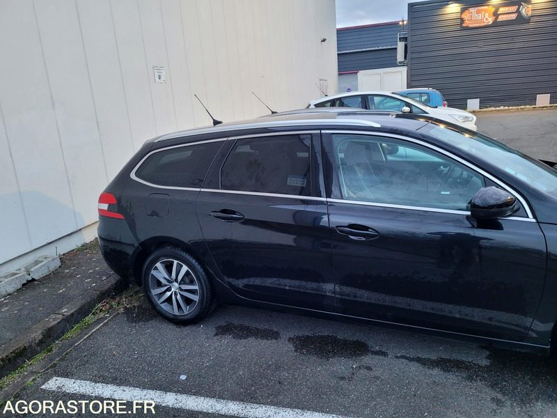 Peugeot 308SW 2019 215.000km - Xe hơi: hình 5 Peugeot 308SW 2019 215.000km - Xe hơi: hình 5