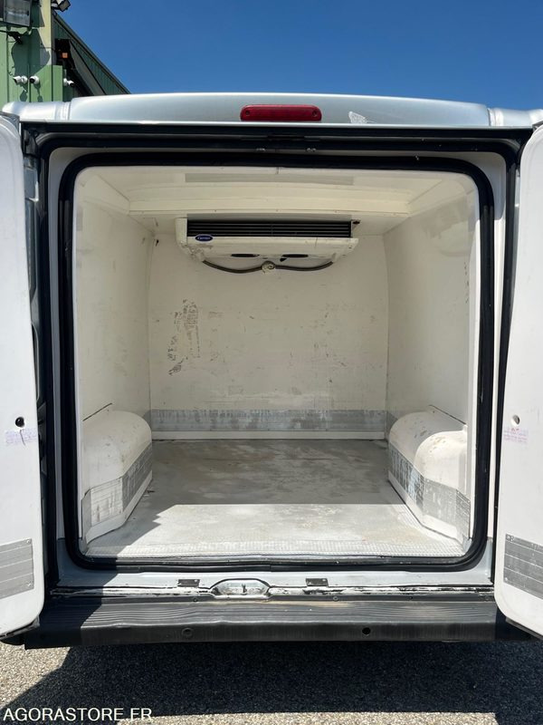 Peugeot Boxer L1H2 330 L1H1 2L Bluehdi - 2017 - 139 950km - Xe van đông lạnh: hình 4 Peugeot Boxer L1H2 330 L1H1 2L Bluehdi - 2017 - 139 950km - Xe van đông lạnh: hình 4