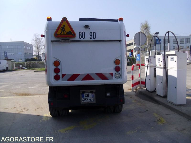 RAVO 560 E5 - Balayeuse Compacte 4m3 - 2013 / 120389 KM (CW462ZH) - Xe quét đường: hình 2 RAVO 560 E5 - Balayeuse Compacte 4m3 - 2013 / 120389 KM (CW462ZH) - Xe quét đường: hình 2