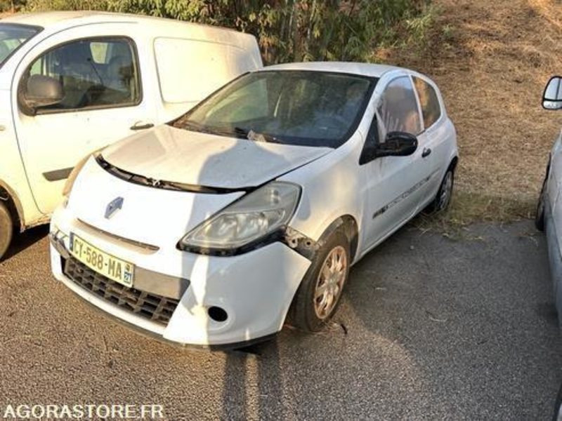 RENAULT CLIO - 1998 - 87625KM - CY588MA - Xe hơi: hình 2 RENAULT CLIO - 1998 - 87625KM - CY588MA - Xe hơi: hình 2