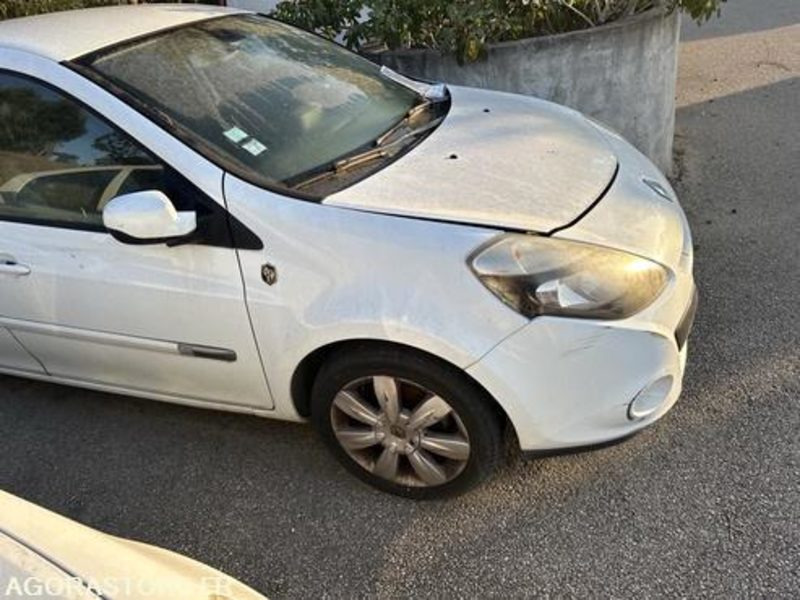 RENAULT CLIO - 2012 - 136676KM - CJ224LH - Xe hơi: hình 3 RENAULT CLIO - 2012 - 136676KM - CJ224LH - Xe hơi: hình 3