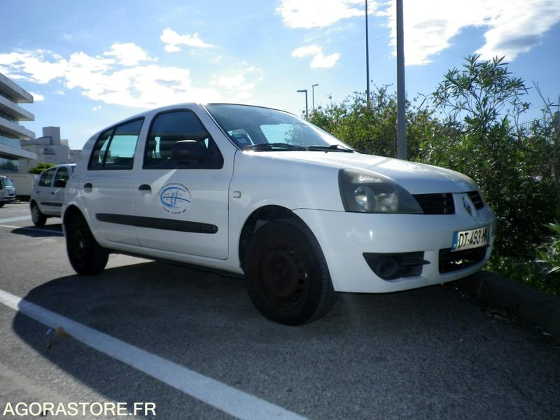 Xe hơi RENAULT CLIO CAMPUS ESSENCE 1.2 16V: hình 8 Xe hơi RENAULT CLIO CAMPUS ESSENCE 1.2 16V: hình 8