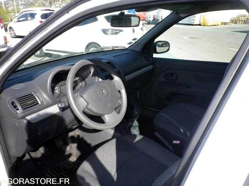 Xe hơi RENAULT CLIO CAMPUS ESSENCE 1.2 16V: hình 6 Xe hơi RENAULT CLIO CAMPUS ESSENCE 1.2 16V: hình 6